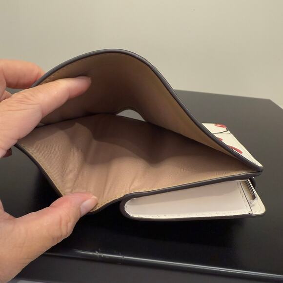 Last 1 ‼️Coach CZ762 Medium Corner Zip Wallet With Cherry Print - Picture 6 of 6